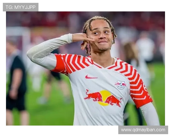 哈维西蒙斯的崛起之路：从青训新星到足坛瞩目焦点的精彩历程